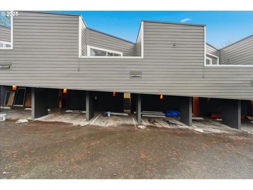 8-6220 Sw Capitol Hwy, Portland, OR, 97239-2672 | Card Image