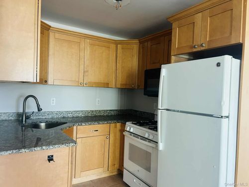 3-16 Schneider Ave, Highland Fls, NY, 10928-1921 | Card Image