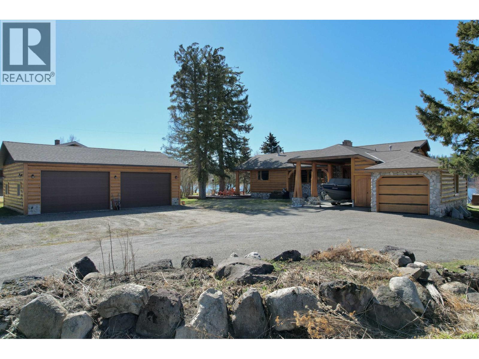 Residential in 100 Mile House 2