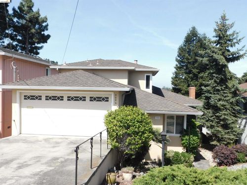 3086 Middleton St, Oakland, CA, 94605-5828 | Card Image