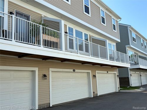 584 Anne Ave, Brighton, MI, 48116-3504 | Card Image