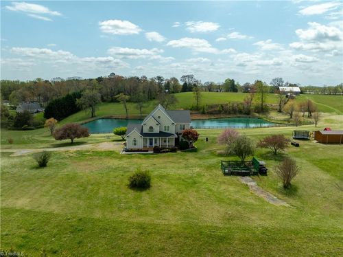 3053 Hallmark Estates Dr, Boonville, NC, 27011-8605 | Card Image