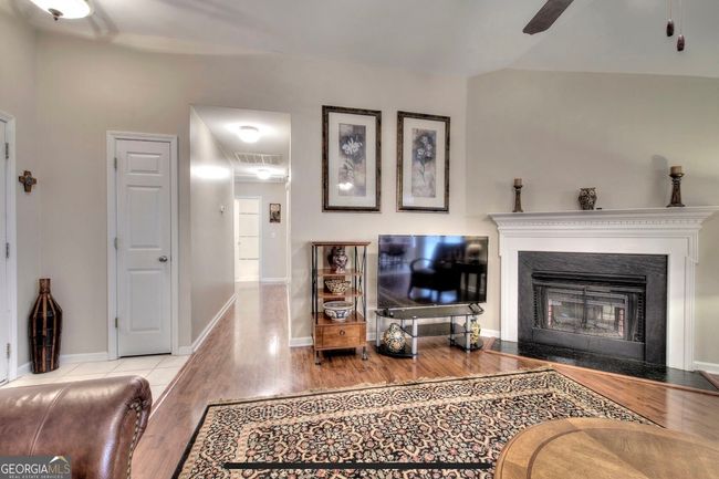 201 Brookstone Dr Sw, House other with 3 bedrooms, 2 bathrooms and 2 parking in Calhoun GA | Image 5