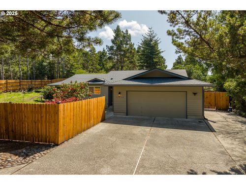 87808 Saltaire St, Florence, OR, 97439-9027 | Card Image