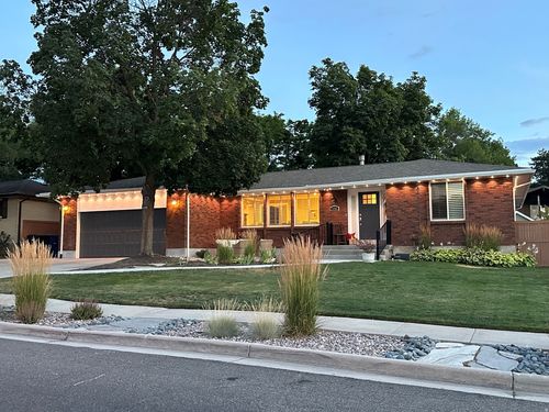 2092 E Somerset Dr, Cottonwood Heights, UT, 84121-3817 | Card Image