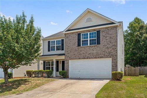 3864 Foliage Dr, Winston-Salem, NC, 27101-2279 | Card Image