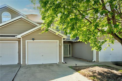 1633 Highland Dr, Lees Summit, MO, 64081-3525 | Card Image
