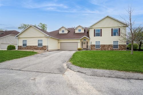 unit-d-4525 Westchester Dr Ne, Cedar Rapids, IA, 52402-7046 | Card Image