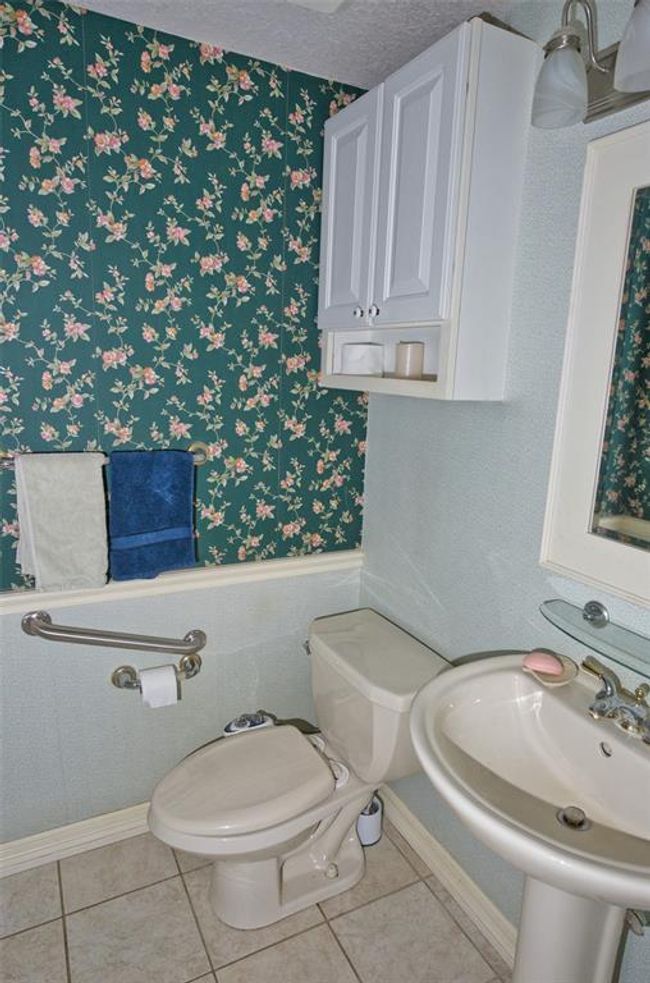 1/2 bath | Image 22