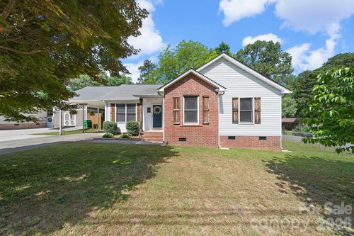 609 N 10th St, Bessemer City, NC, 28016-2196 | Card Image
