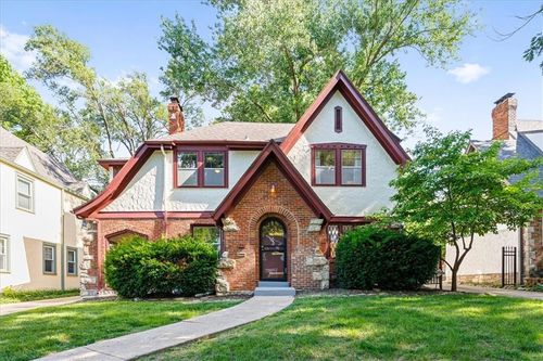 627 W 70th St, Kansas City, MO, 64113-2024 | Card Image