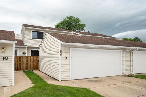 9 Wake Robin Ct, Woodridge, IL, 60517-1716 | Card Image