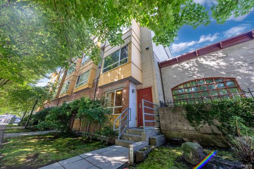 229 E 11th Ave, Vancouver, BC, V5T2C4 | Card Image