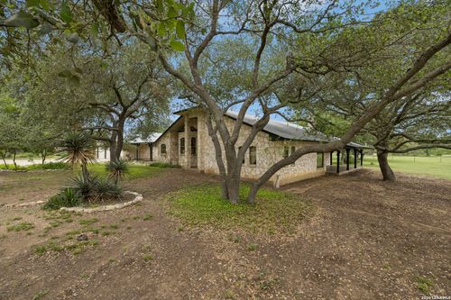 4125 County Road 251, Hondo, TX, 78861-6806 | Card Image