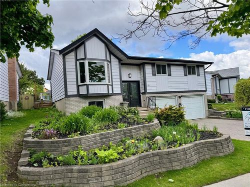 16 Settlers Dr, Kitchener, ON, N2E2L3 | Card Image