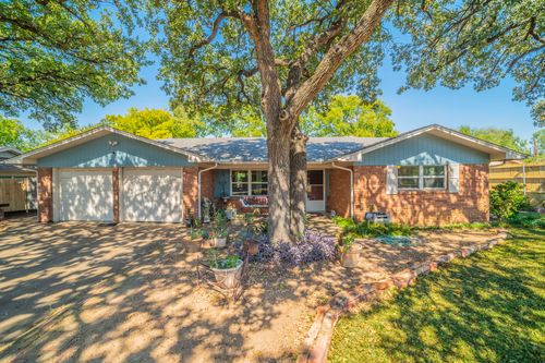 509 Martin Ln, Euless, TX, 76040-4733 | Card Image