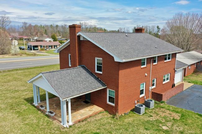7947 Carrollton Pike, House other with 5 bedrooms, 3 bathrooms and 1 parking in Galax VA | Image 4