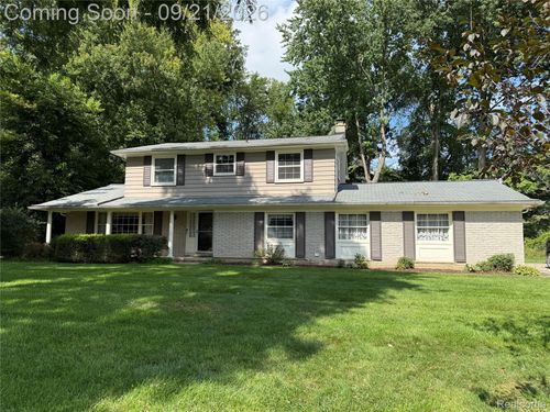 353 Broadleaf Dr, Rochester, MI, 48306-2816 | Card Image