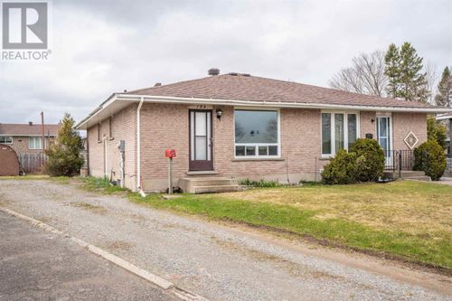 109 Pozzebon Cres, Sault Ste. Marie, ON, P6C6B4 | Card Image