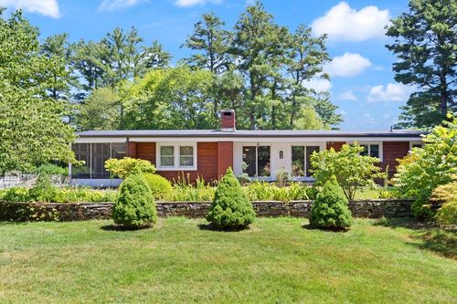 2 Fernandes Cir, Norton, MA, 02766-2716 | Card Image