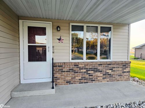 560 Golls Dr, Garner, IA, 50438-1436 | Card Image