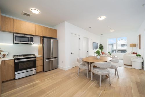 509-649 38th St, Union City, NJ, 07087-2518 | Card Image