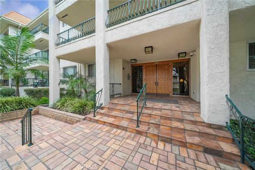 205-420 S Madison Ave, Pasadena, CA, 91101-3339 | Card Image