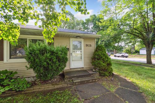 915 S Cedar St, Owosso, MI, 48867-4219 | Card Image