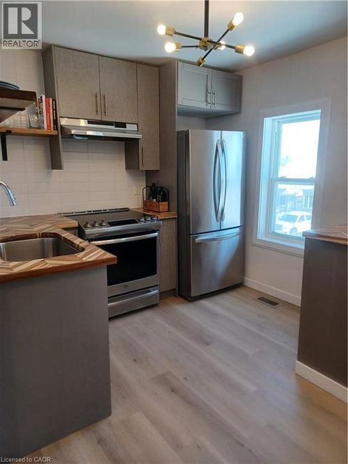 2-94 East 35th Street, Hamilton, ON, L8V3Y1 | Card Image