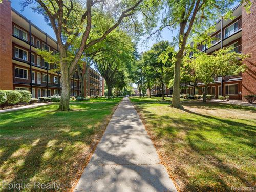 apt-101-2915 W 13 Mile Rd, Royal Oak, MI, 48073-2945 | Card Image