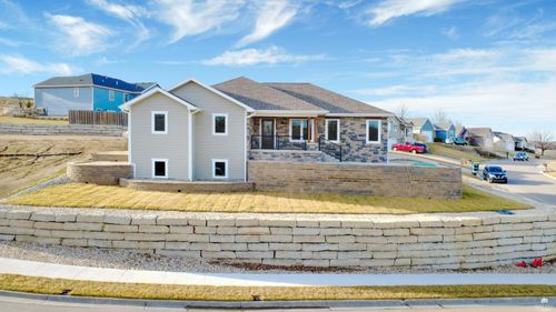 216 Highland Pointe Dr, Manhattan, KS, 66503-8778 | Card Image