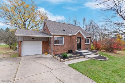 3210 Dueber Avenue Sw, House other with 3 bedrooms, 2 bathrooms and null parking in Canton OH | Image 3