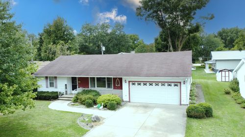 905 S 4th St, Watseka, IL, 60970-1630 | Card Image