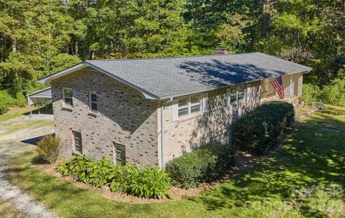 3214 Debbie Dr, Hendersonville, NC, 28791-1036 | Card Image