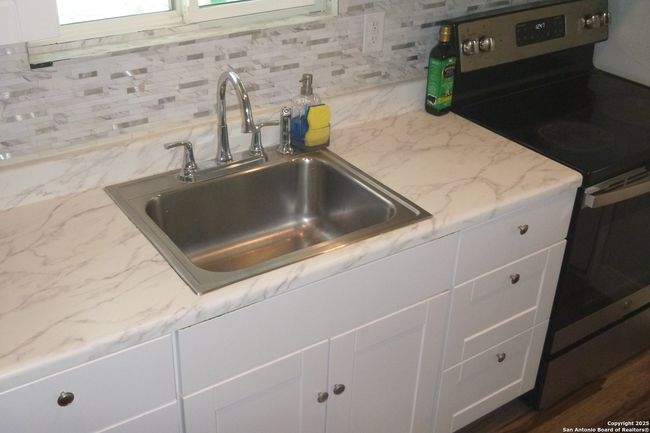 1125 Clear Lake Loop, House other with 1 bedrooms, 1 bathrooms and null parking in Poteet TX | Image 6