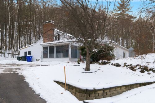 77 Straw Rd, Manchester, NH, 03102-2576 | Card Image