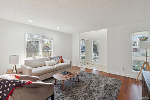 4-677 E Lincoln St, Birmingham, MI, 48009-1775 | Card Image