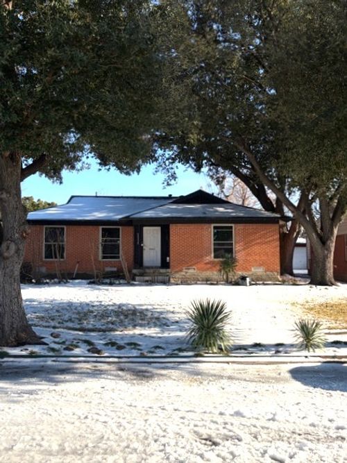 9926 Chireno St, Dallas, TX, 75220-1746 | Card Image