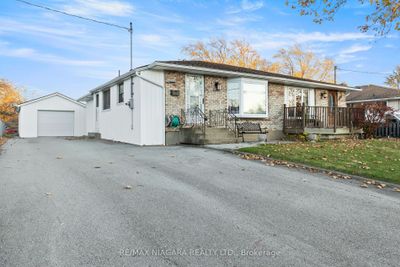 192 Dorchester Blvd, House attached with 3 bedrooms, 2 bathrooms and 4 parking in Saint Catharines ON | Image 3