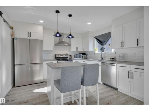 1714 Lakewood Road South Nw, Edmonton, AB, T6K3H5 | Card Image