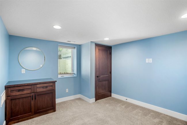 1034 66 Th St, Home with 4 bedrooms, 3 bathrooms and null parking in Windsor Heights IA | Image 28