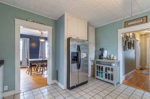 44 Taylor St, Newport, VT, 05855-5219 | Card Image