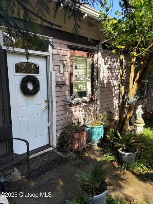 385 W Marine Dr, Astoria, OR, 97103-6205 | Card Image