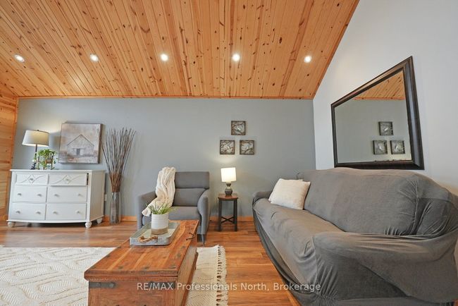 1055 Dark Lake Rd, House other with 3 bedrooms, 2 bathrooms and 6 parking in Haliburton ON | Image 17
