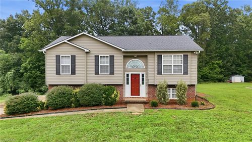 4051 Village Trace Dr, Tobaccoville, NC, 27050-9497 | Card Image