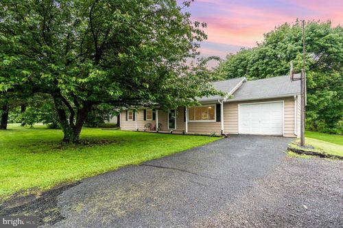 600 W Pine St, MOUNT HOLLY SPRINGS, PA, 17065-1116 | Card Image
