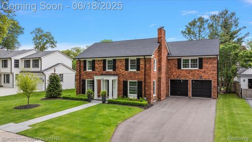 586 Fairfax St, Birmingham, MI, 48009-1235 | Card Image
