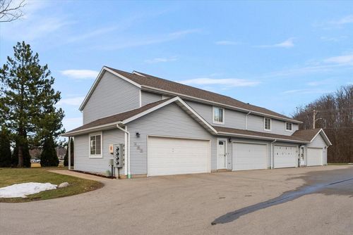 401 Slinger Road, Slinger, WI, 53086 | Card Image