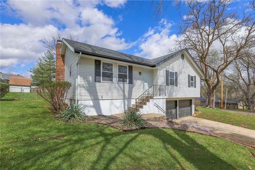 924 Shiloh Ct, Liberty, MO, 64068-9468 | Card Image