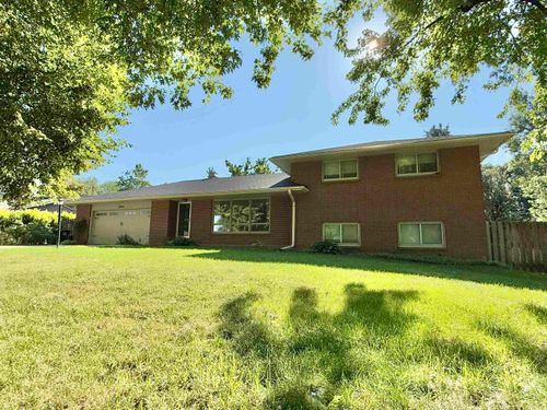 1254 N 8th St, Seward, NE, 68434-1214 | Card Image